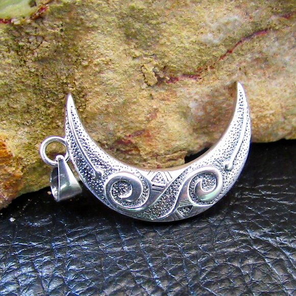 Solid 925 Sterling Silver Crescent Moon Pendant Mystical Jewelry Spiral Goddess - Picture 3 of 10